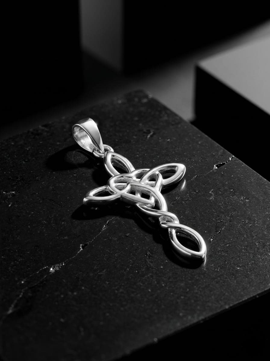 Cruz de Nudo Celta joyería artesanal Yupana Sangolquí Ecuador