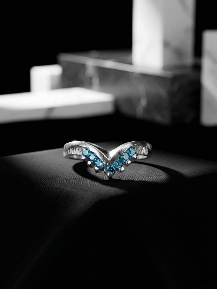 Anillo en V joyería artesanal Yupana Sangolquí Ecuador
