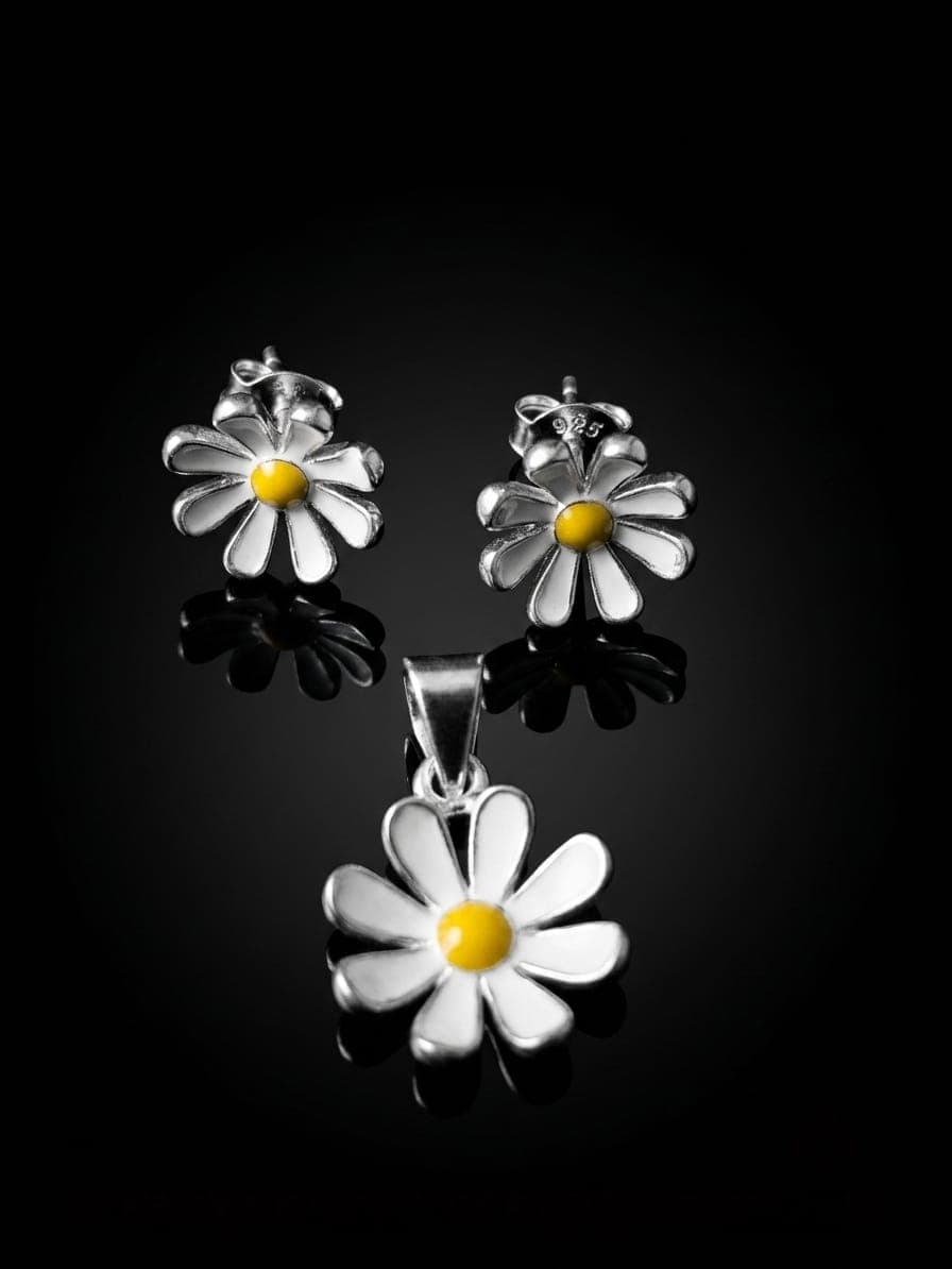 Margarita Abierta Esmaltada joyería artesanal Yupana Sangolquí Ecuador
