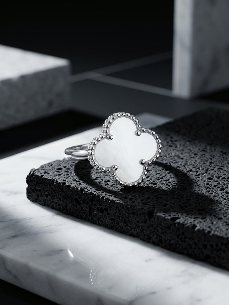 Anillo Van Cleef Blanco joyería artesanal Yupana Sangolquí Ecuador