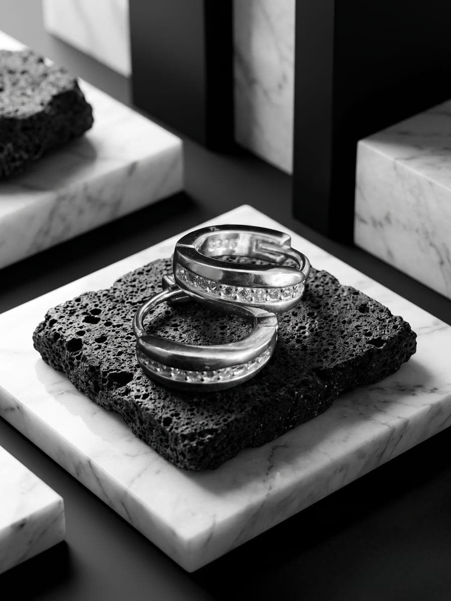 Aretes Huggies en plata joyería artesanal Yupana Sangolquí Ecuador