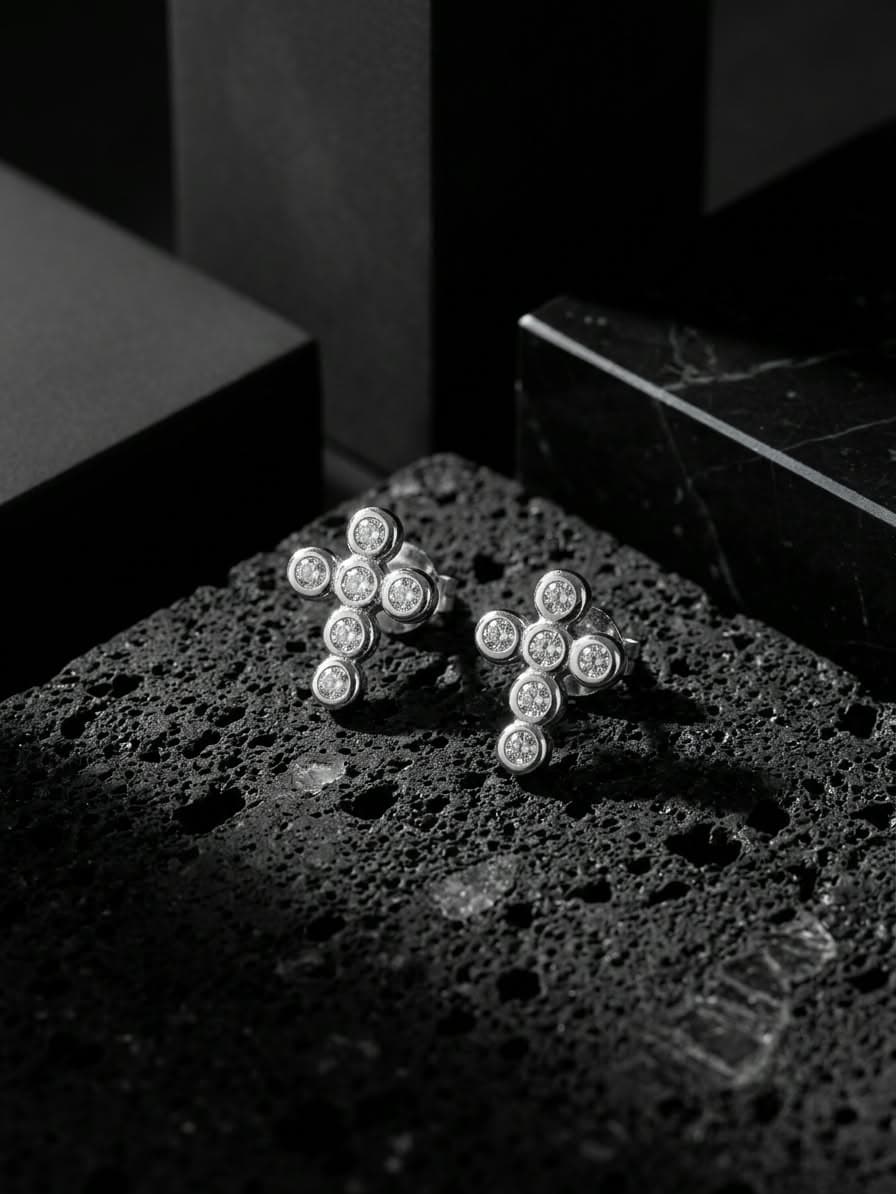 Aretes Pequeños Cruz con Circones joyería artesanal Yupana Sangolquí Ecuador
