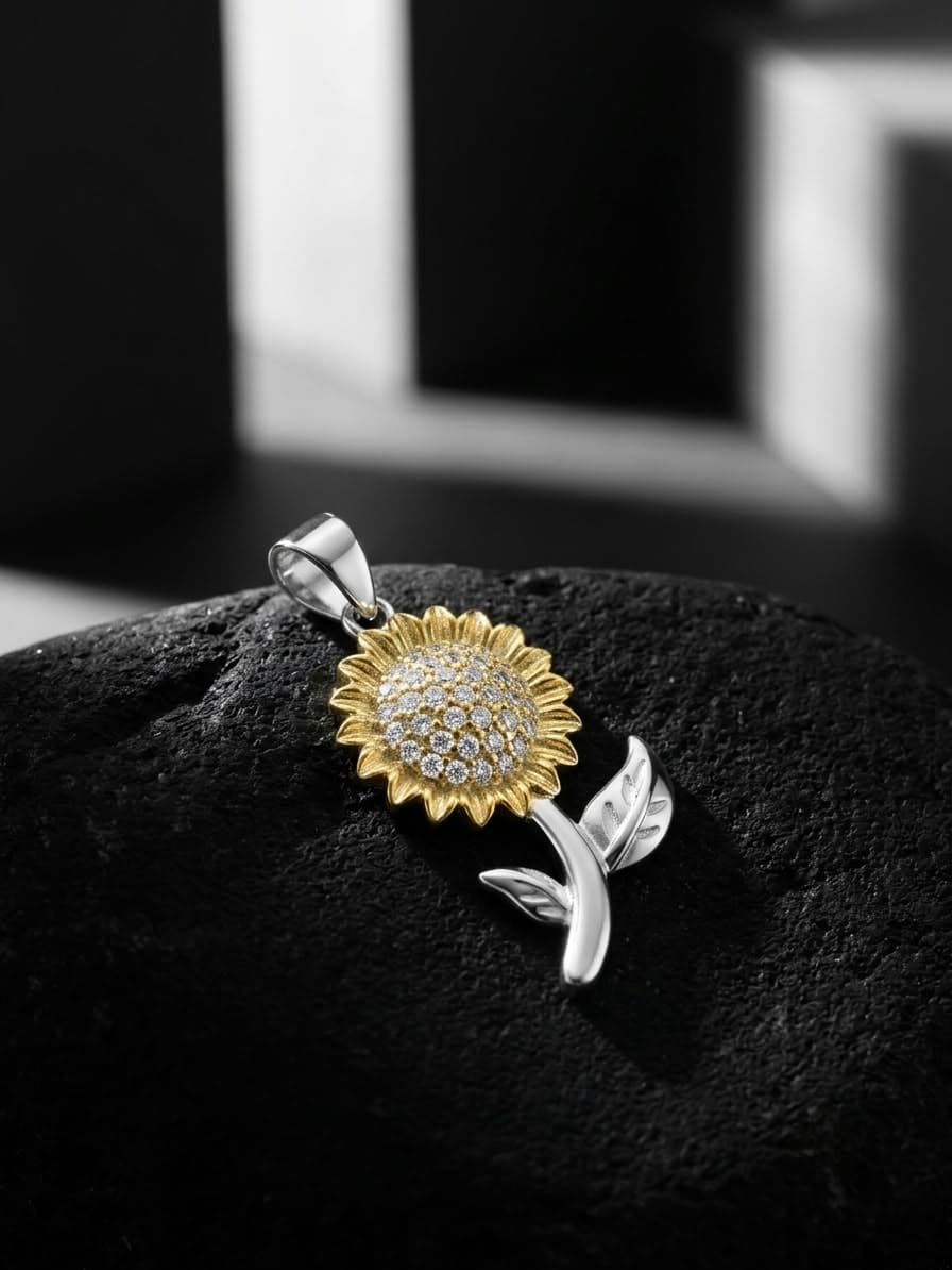 Dije Girasol Dorado joyería artesanal Yupana Sangolquí Ecuador