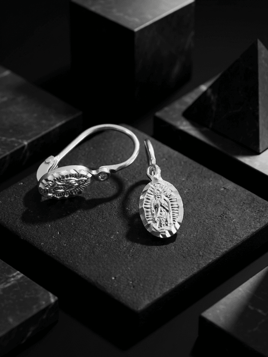 Aretes Virgen de Guadalupe ASA pequeño joyería artesanal Yupana Sangolquí Ecuador