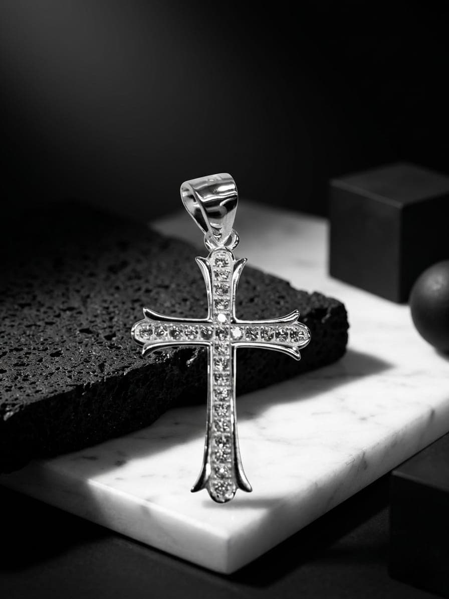Cruz Gótica Resplandeciente joyería artesanal Yupana Sangolquí Ecuador