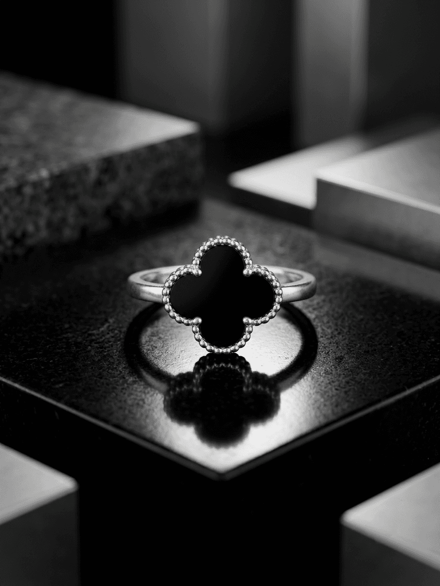 Anillo Van Cleef Negro joyería artesanal Yupana Sangolquí Ecuador